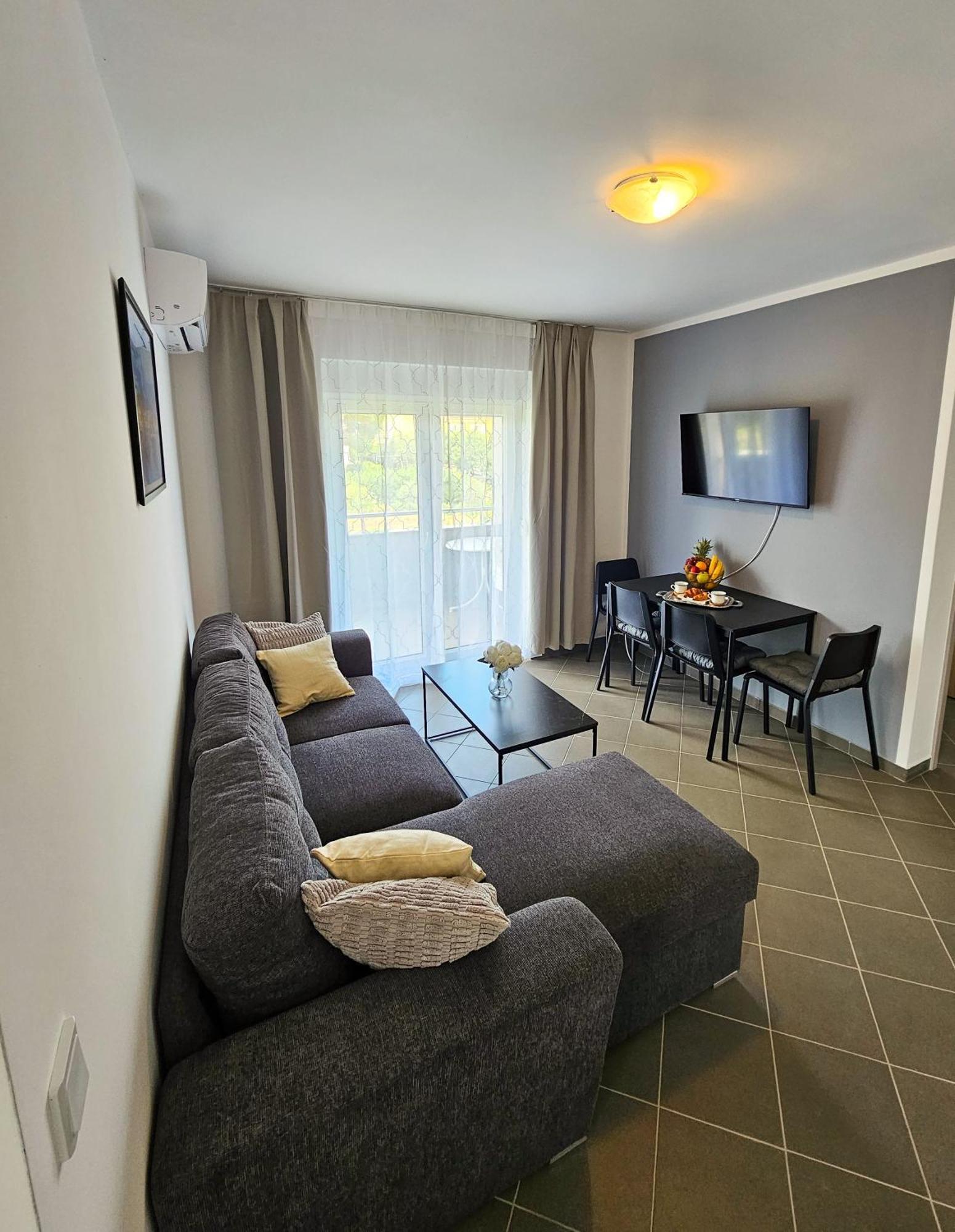 P&j Apartment
